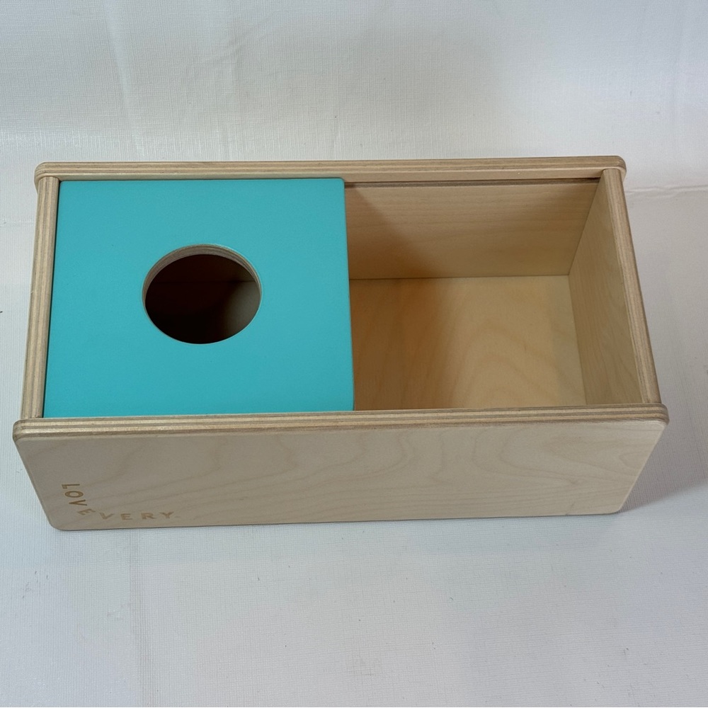 Lovevery Sliding Top Box from the thinker Playlist 11-12mo.